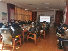 <b>济南市莱芜街道方下中学召开了2025届炊事监视家</b>